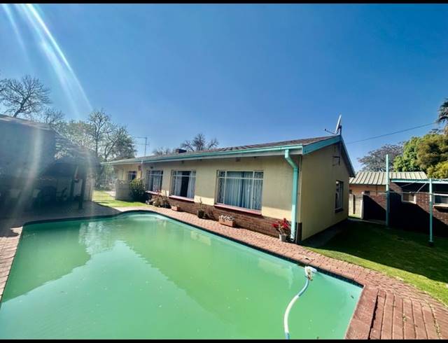 4 BEDROOM HOUSE FOR SALE IN VANDERBIJLPARK SW 1